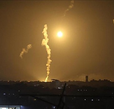 İsrail'in Gazze Şeridi'ne gece boyu düzenlediği saldırılarda en az 10 kişi öldü, 20 kişi yaralandı
