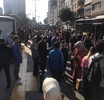 İstanbul'da yine ulaşım çilesi! Metro arızası isyan ettirdi