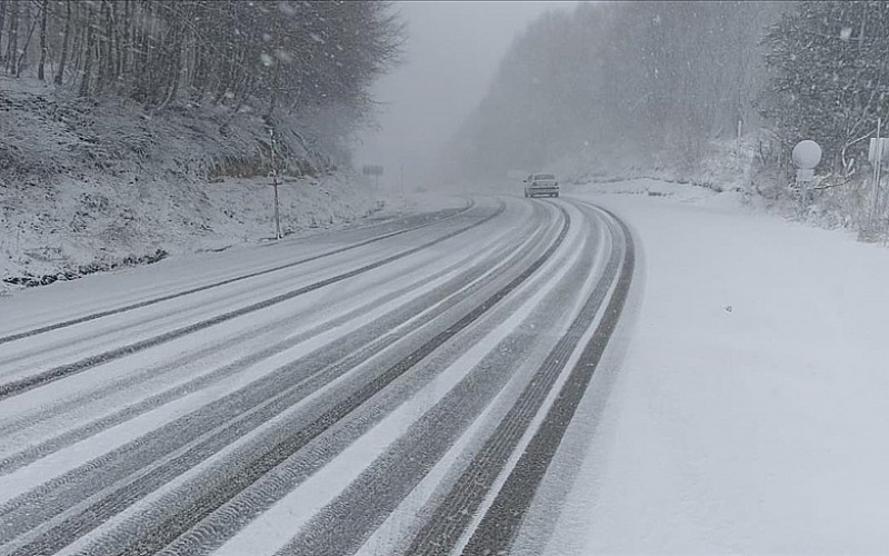 Kütahya'da kar ulaşımı olumsuz etkiledi