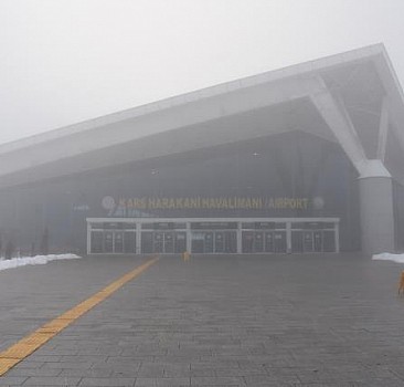 Kars'ta sis uçak seferlerini aksattı