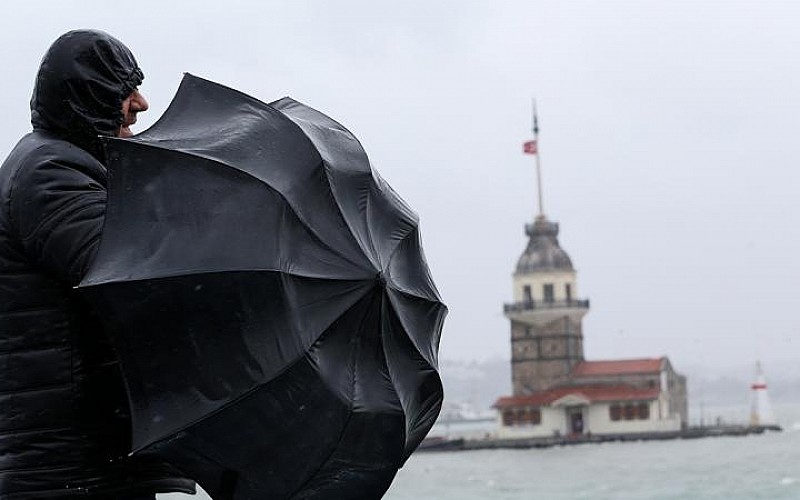 İstanbul'da fırtına ve şiddetli yağış: 1 ölü