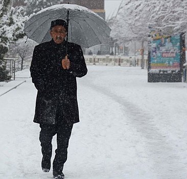 Ağrı ve Ardahan'da kar etkili oldu