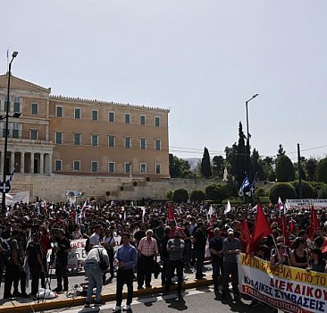 Yunanistan'da işçiler 24 saatlik genel greve gitti
