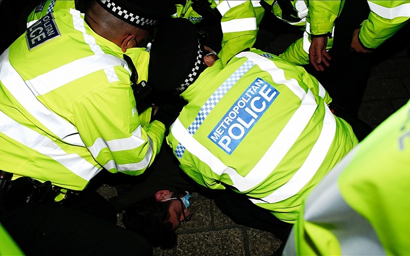 Londra'da 'Sarah Everard protestosu'nda en az iki kişi gözaltına alındı