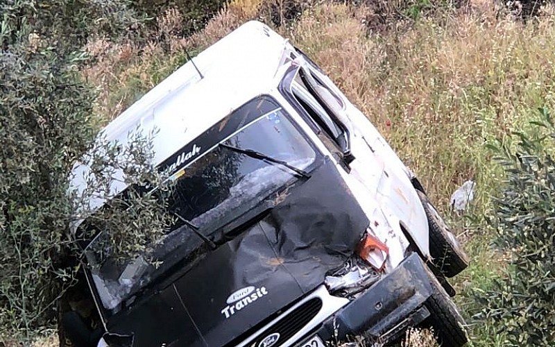 Aydın'da minibüs uçuruma yuvarlandı: 10 yaralı