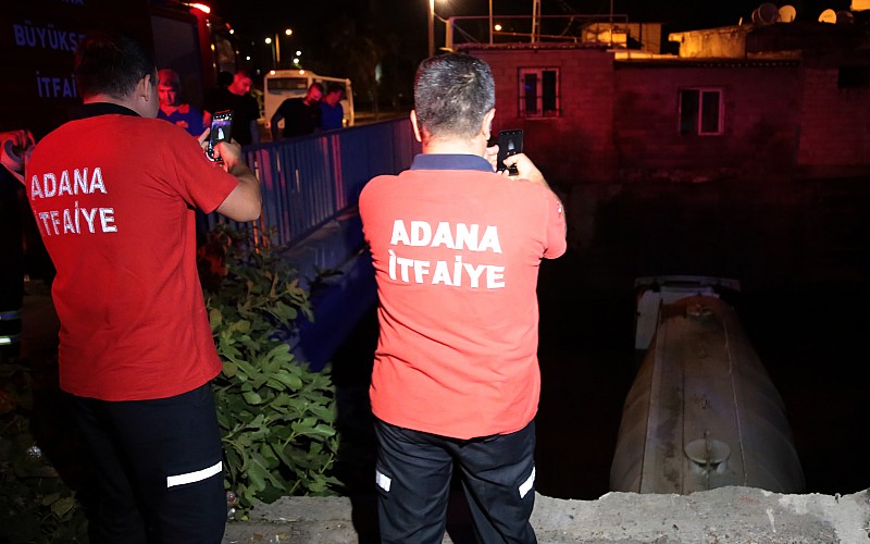 Adana'da dereye düşen tırın sürücüsü yaralandı