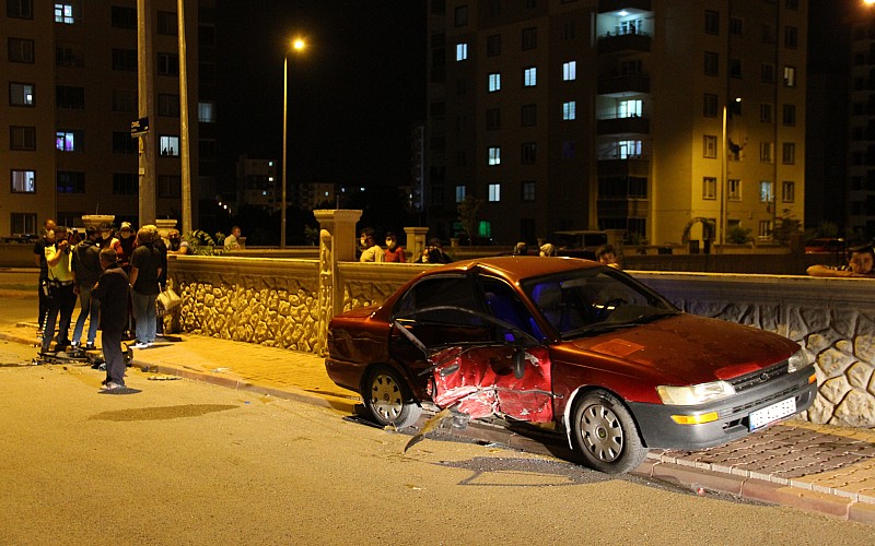 Kayseri'de bir sürücü 3 kilometre arayla iki araca çarptı: 2 yaralı