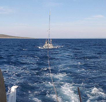 Bodrum'da denizde sürüklenen teknedeki 4 kişi kurtarıldı