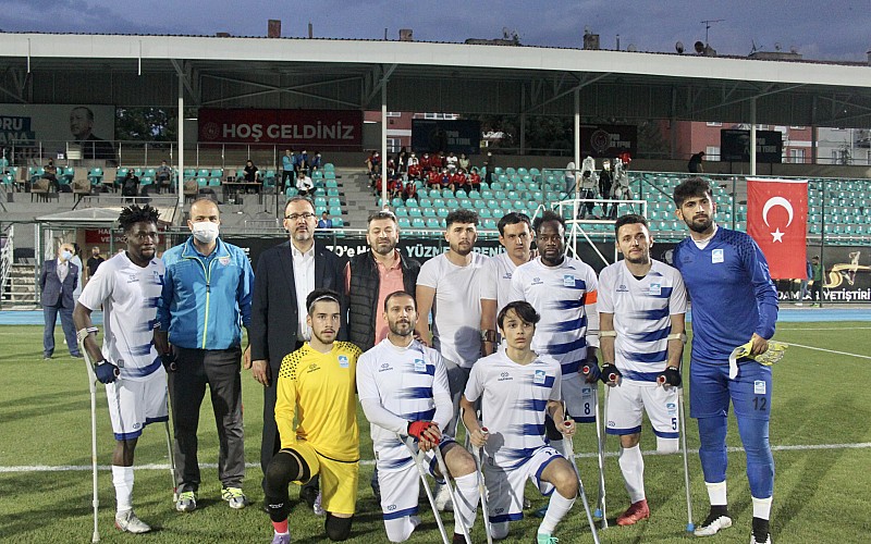 Gençlik ve Spor Bakanı Mehmet Muharrem Kasapoğlu, Ampute Futbol Süper Ligi maçını izledi