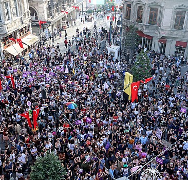 Beyoğlu'ndaki gösteriye polis müdahale etti