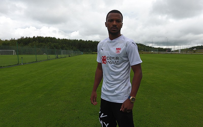 Sivasspor, Nijeryalı golcü Kayode'yi yeniden kiralık olarak kadrosuna kattı