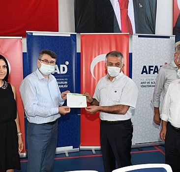 Azerbaycanlı iş ve bilim insanlarından Manavgat'taki yangından zarar görenlere yardım