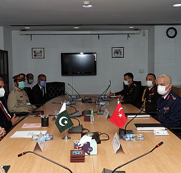 Milli Savunma Bakanı Akar, Pakistan Savunma Üretim Bakanı Jalal ile görüştü