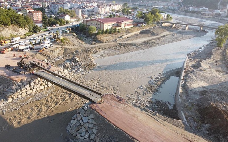 Türk Silahlı Kuvvetlerinin "Hafif Alaşımlı Sabit Köprü"sü sel felaketinin yaşandığı Ayancık Deresi'ne kuruldu