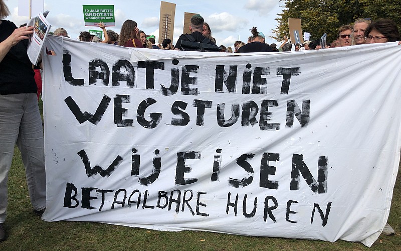 Hollanda'da konut azlığı ve artan kiralar protesto edildi