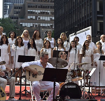 New York Atatürk Korosu, açık hava konserinde sanatseverleri Türk müziğiyle buluşturdu
