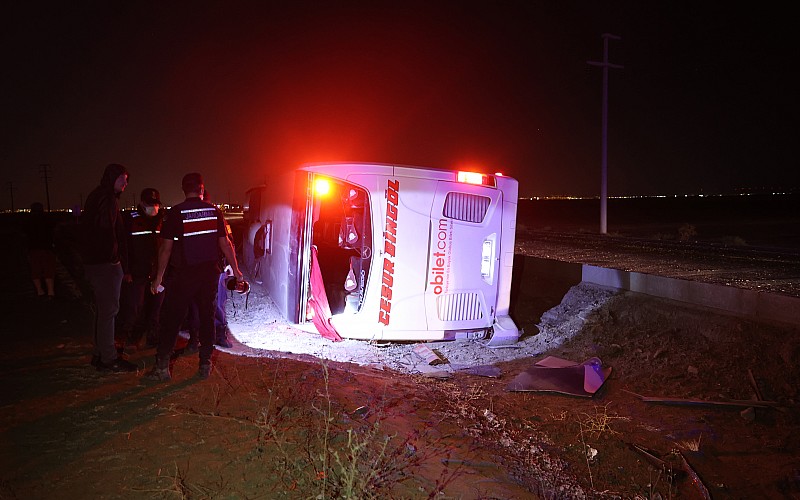 Konya'da yolcu otobüsü devrildi: 14 yaralı