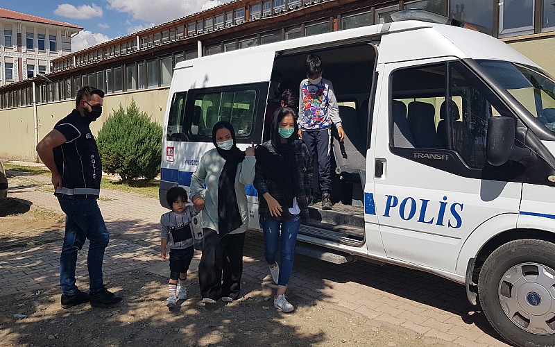 Erzincan'da 16 düzensiz göçmen yakalandı