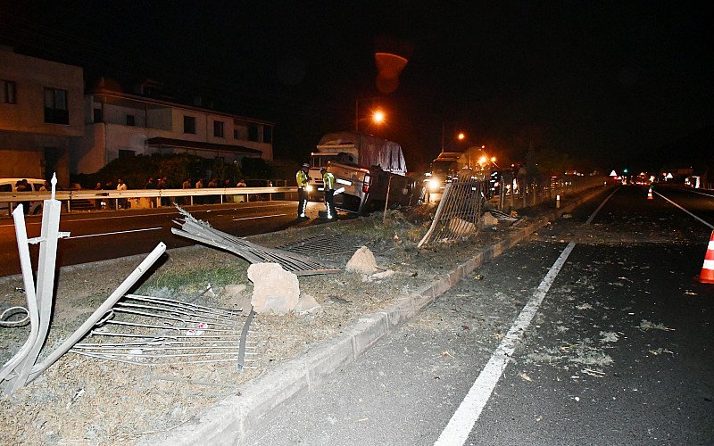 Manisa'da devrilen otomobildeki 5 kişi yaralandı