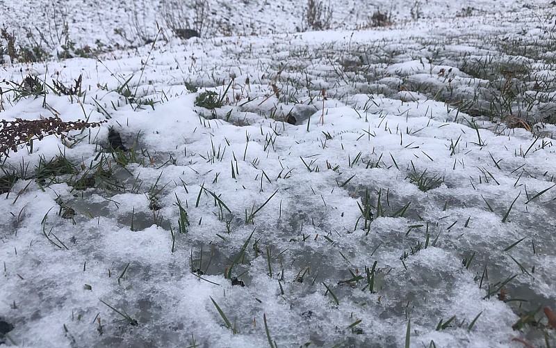 Kars'a mevsimin ilk karı düştü