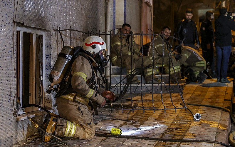 Sultangazi'de çıkan yangında 11 kişi dumandan etkilendi