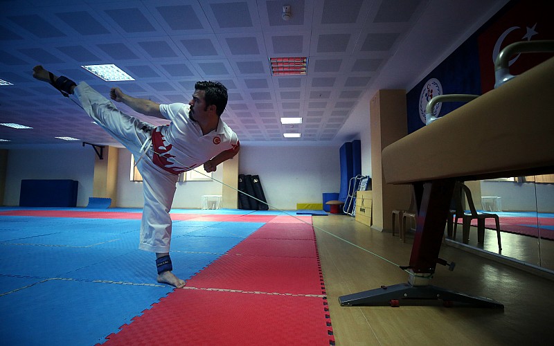 Avrupa şampiyonu işitme engelli karateci dünya şampiyonluğunu hedefliyor