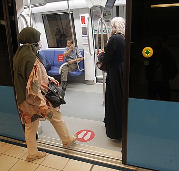 Cezayir'in başkentindeki metro, Fransız ortak olmadan hizmet vermeye başladı
