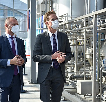 AB Delegasyonu Başkanı, Avrupa'nın ilk karbon negatif biyorafinerisini ziyaret etti
