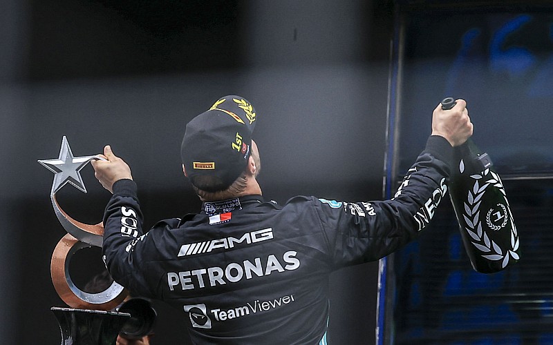 Mercedes pilotu Bottas, İstanbul'da ilk kez kazandı