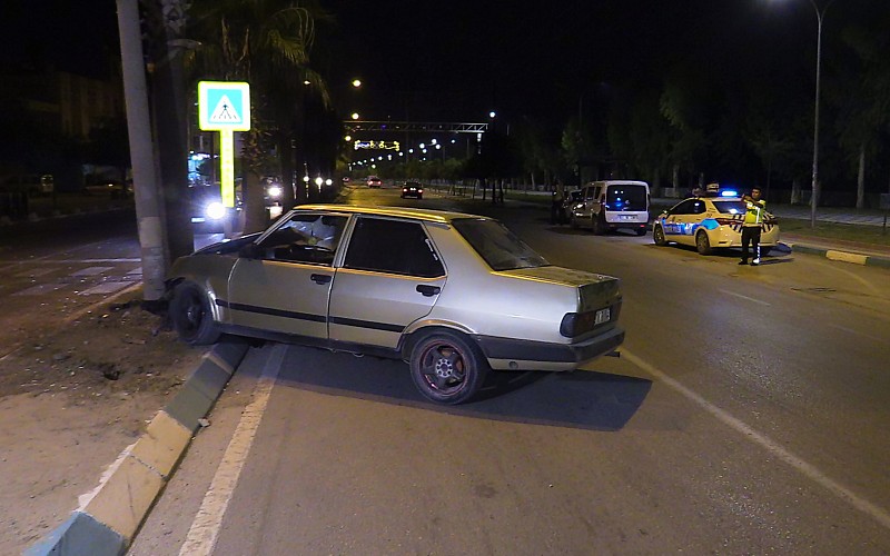 Adana'da "dur" ihtarına uymayan şüpheli kaza yapınca yakalandı