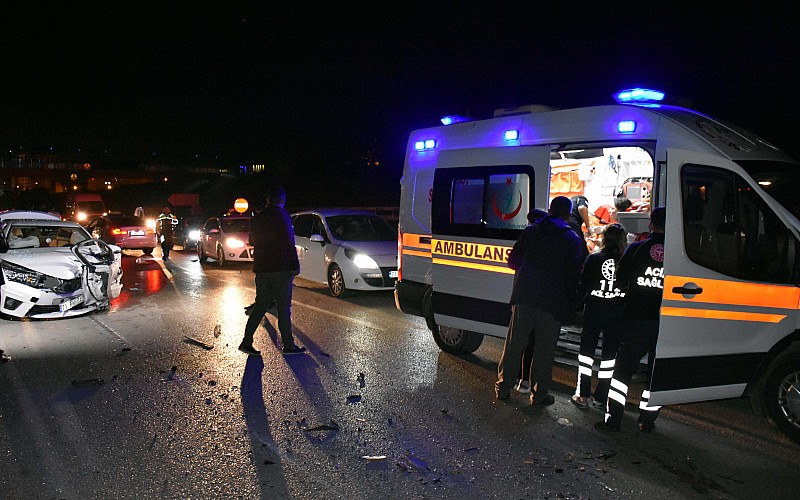 Kırıkkale'de iki otomobilin çarpıştığı kazada 8 kişi yaralandı