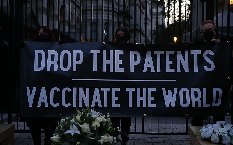 Londra'da aşı patentlerine karşı gösteri yapıldı