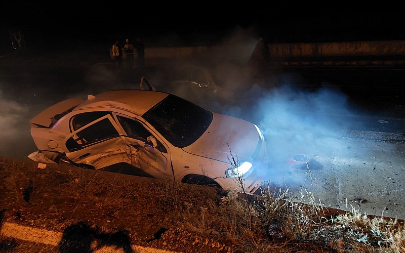Uşak'taki trafik kazasında 2 kişi öldü, 3 kişi yaralandı
