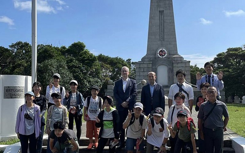 Türkiye'nin Japonya'daki misyon şeflerinden Kuşimoto'daki Şehitler Anıtı'na ziyaret