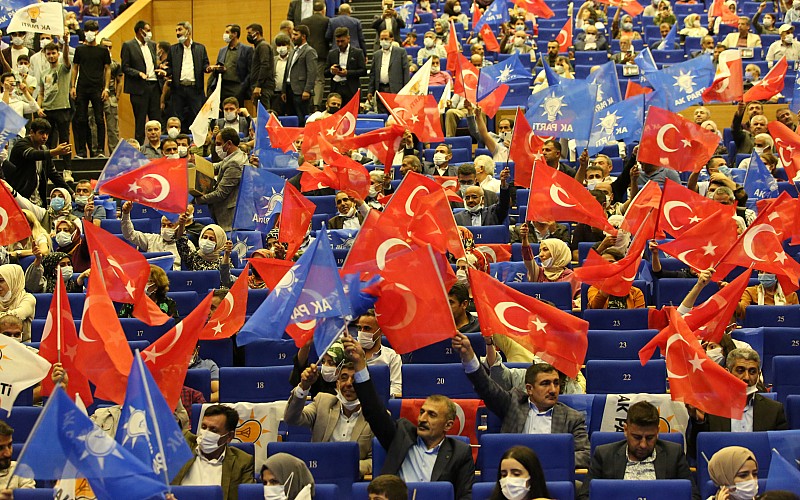 AK Partili Karaaslan, Diyarbakır'da partisinin İl Danışma Meclisi Toplantısı'nda konuştu: