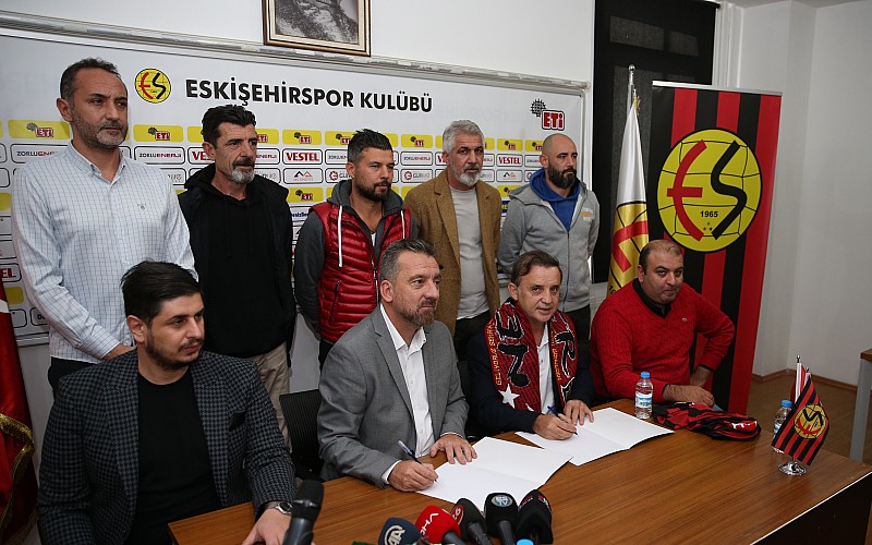 Eskişehirspor'un yeni teknik direktörü Suat Kaya oldu