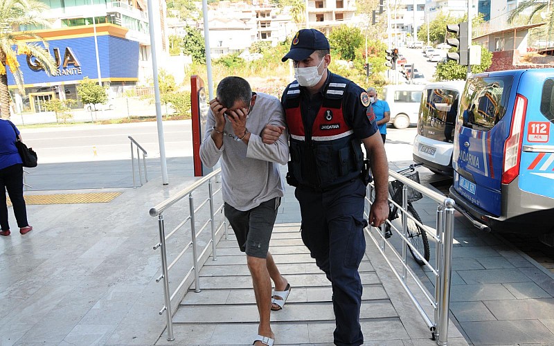 Antalya'da göçmen kaçakçılığı yaptıkları iddia edilen 3 şüpheli yakalandı