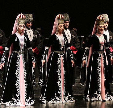 Dans topluluğu "Kabardinka" Sivas'ta sanatseverlerle buluştu