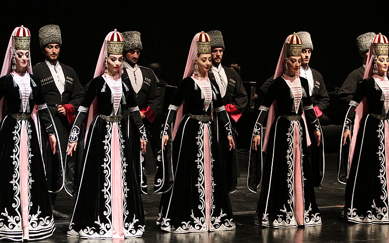 Dans topluluğu "Kabardinka" Sivas'ta sanatseverlerle buluştu