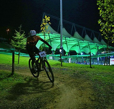 Uluslararası Sakarya MTB Cup Gece Yarışları yapıldı