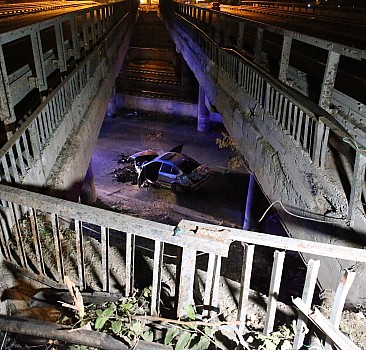 Eskişehir'de otomobilin köprüden alt yola düştüğü kazada 1 kişi öldü, 3 kişi yaralandı