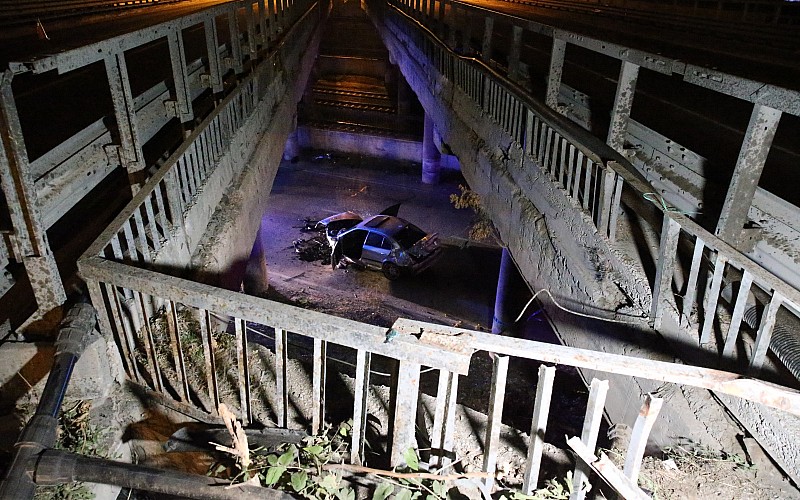 Eskişehir'de otomobilin köprüden alt yola düştüğü kazada 1 kişi öldü, 3 kişi yaralandı