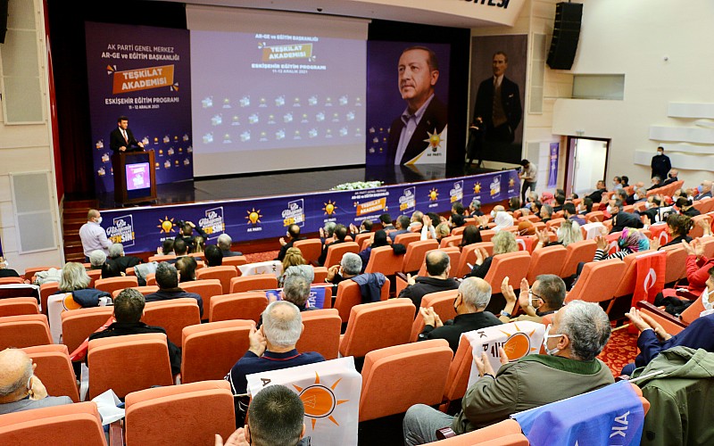 Eskişehir'de AK Parti Teşkilat Akademisi Eğitim Programı başladı