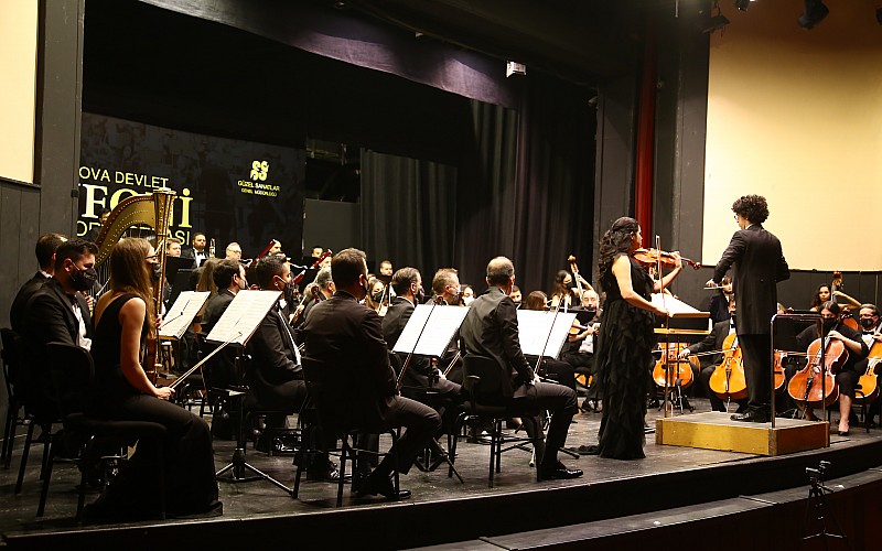 Çukurova Devlet Senfoni Orkestrası "Fındıkkıran Balesinden Seçmeler" konseri verdi