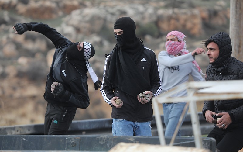 İsrail güçleri açlık grevindeki Filistinli tutukluya destek gösterisine müdahale etti