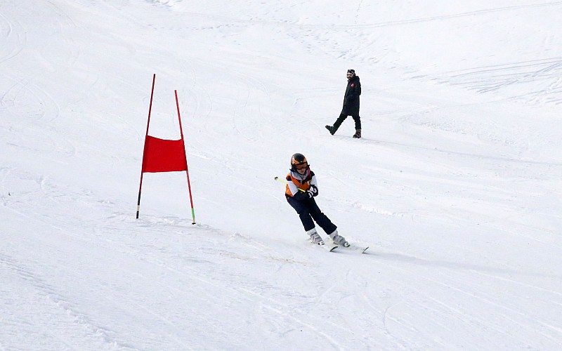 Bitlis'te "Alp Disiplini Kayak İl Birinciliği Yarışması" düzenlendi
