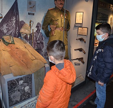 Muş'ta "Çanakkale Savaşları Mobil Müzesi" ziyarete açıldı