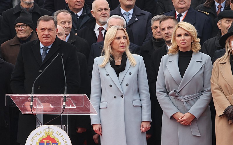 Bosna Hersek'te anayasaya aykırı olmasına rağmen "Sırp Cumhuriyeti" günü kutlandı