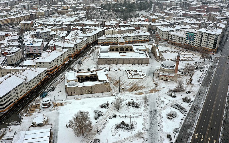 Sivas'ta kar nedeniyle 170 köy yolu ulaşıma kapandı