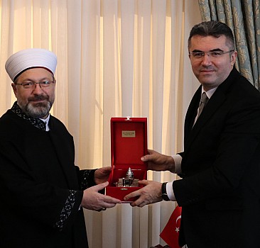 Erbaş Erzurum Valiliği ile Büyükşehir Belediyesini ziyaret etti